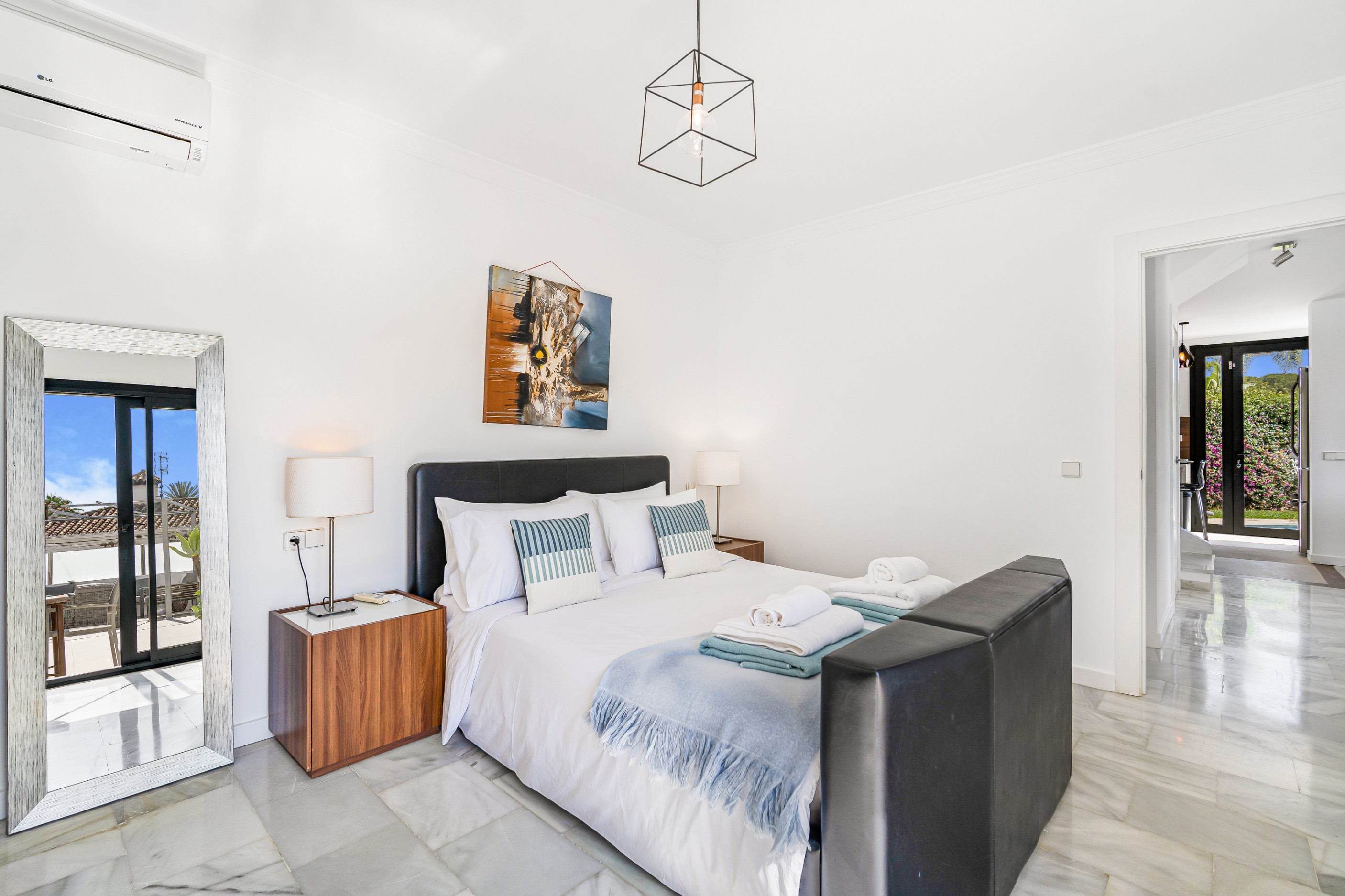 Casa de 4 Dormitorios y 5 Baños en venta en Nueva Andalucía, Marbella