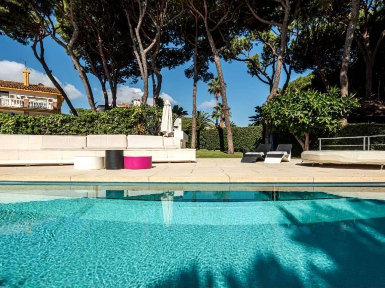 Casa Adosada de 4 Dormitorios y 4 Baños en venta en Marbella Centro