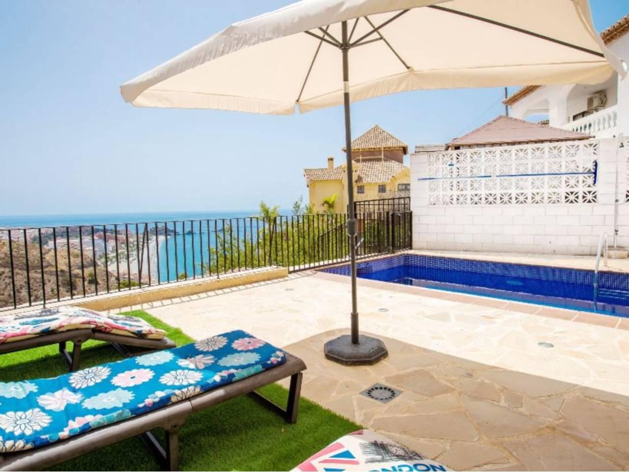 Casa Adosada de 4 Dormitorios en venta en La Herradura