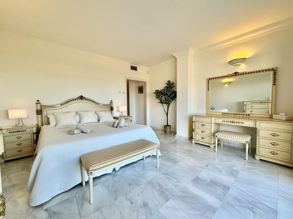 4 спални - Апартамент за продажба в Nueva Andalucia, Marbella
