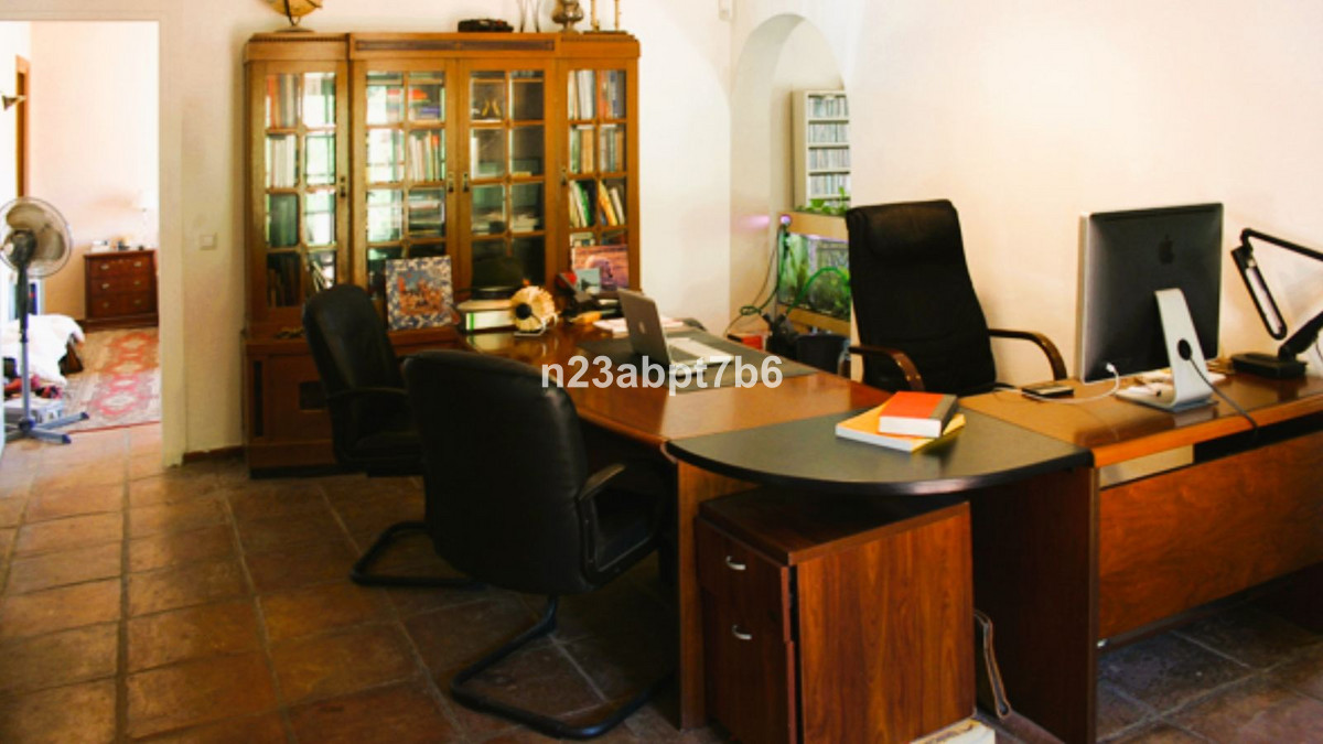 2 Slaapk., 2 Badk. - Villa te koop in Los Almendros, Benahavis