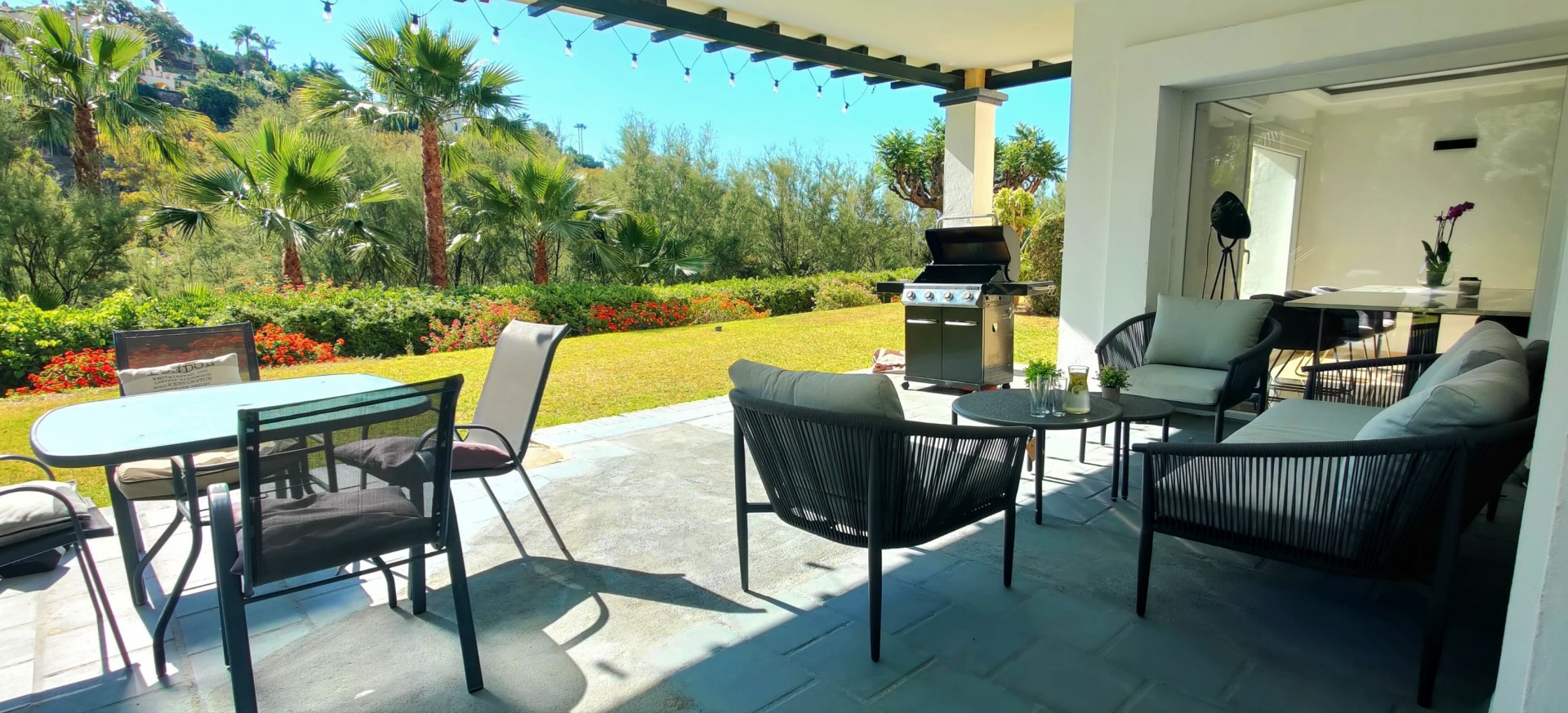Piso de 2 Dormitorios y 2 Baños en venta en La Quinta, Benahavís