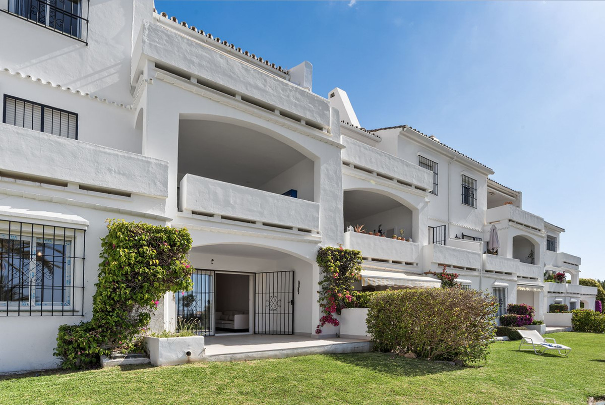 Piso de 3 Dormitorios en venta en Nueva Andalucía, Marbella