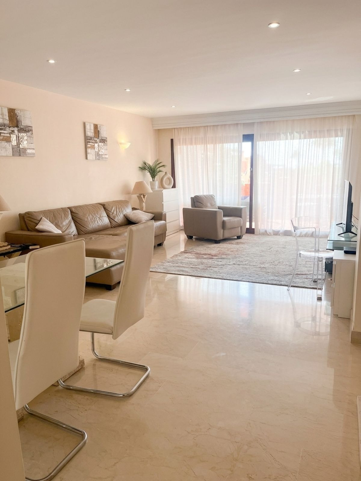 Piso de 2 Dormitorios y 2 Baños en venta en Benahavís