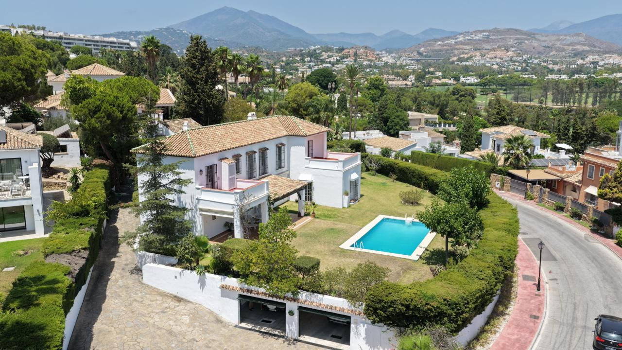 Casa de 6 Dormitorios y 5 Baños en venta en Marbella