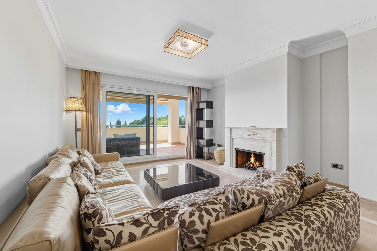 Piso de 3 Dormitorios en venta en Sierra Blanca, Marbella