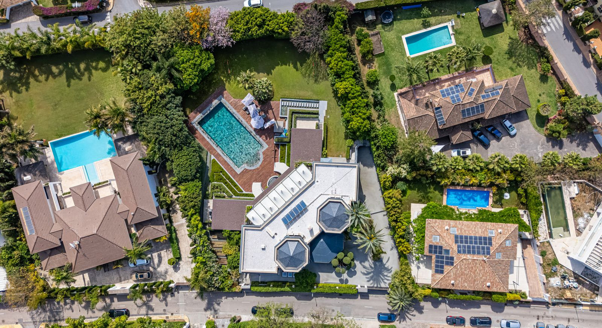 10 Bed, 10 Bath - Villa Holiday Rental in Guadalmina Baja, San Pedro de Alcántara