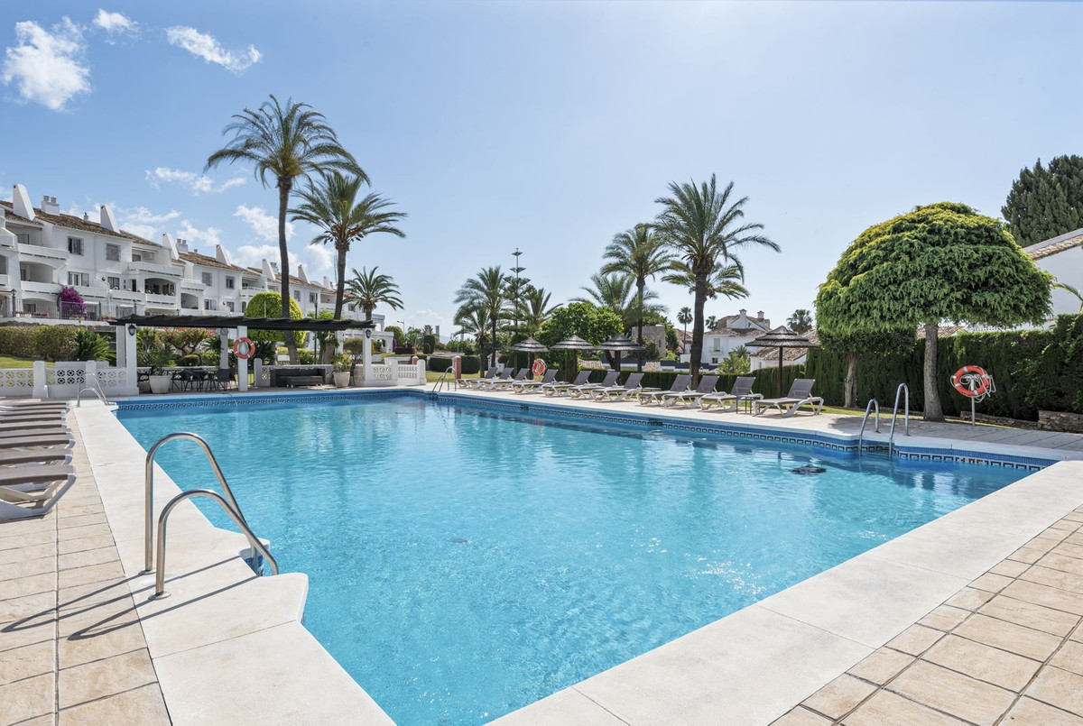Piso de 3 Dormitorios en venta en Nueva Andalucía, Marbella