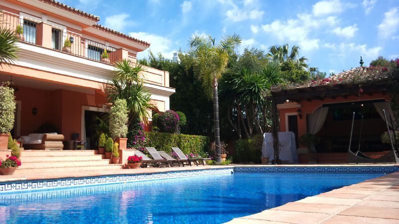 Casa de 5 Dormitorios en venta en Milla de Oro, Marbella