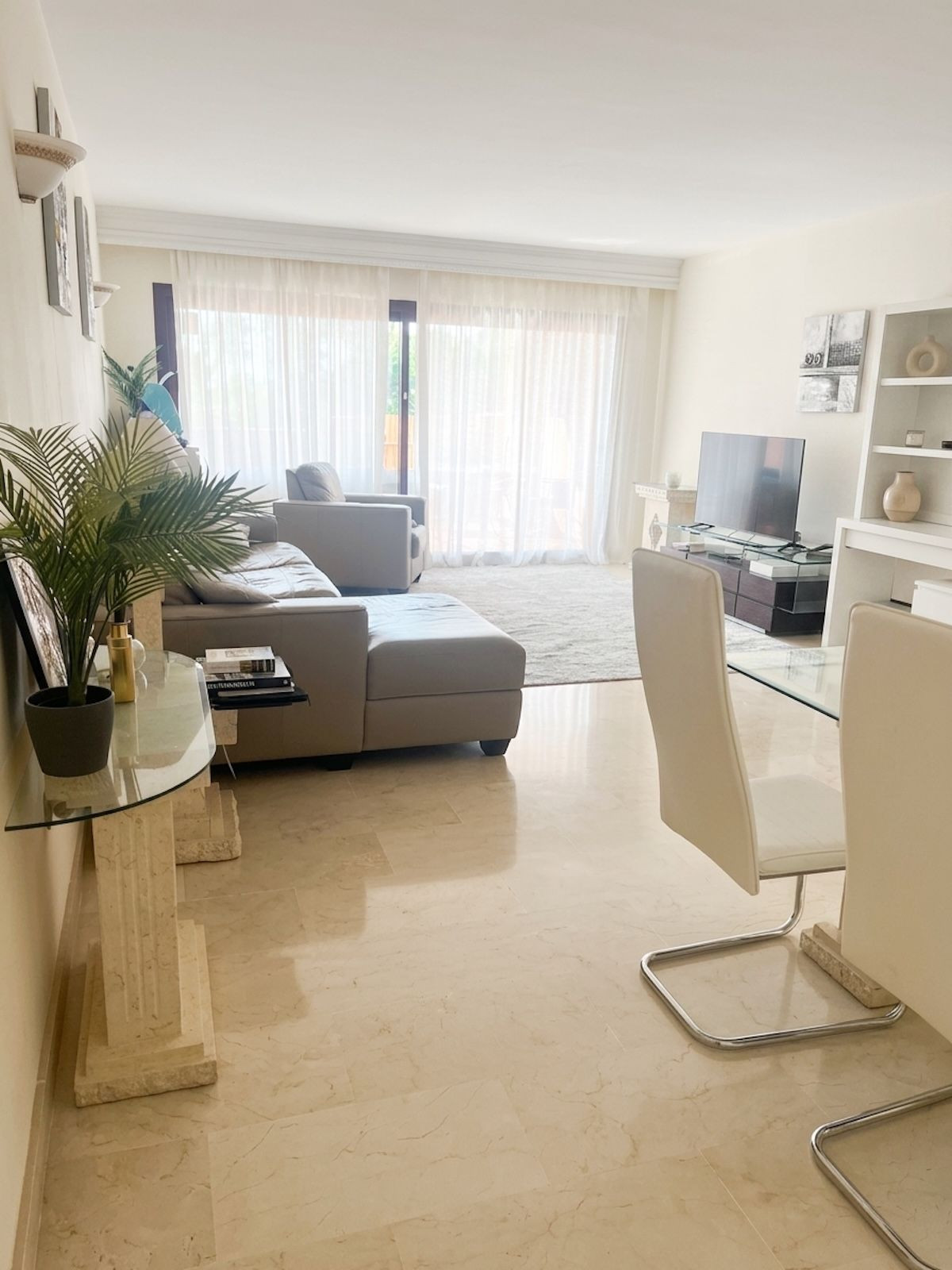 Piso de 2 Dormitorios y 2 Baños en venta en Benahavís