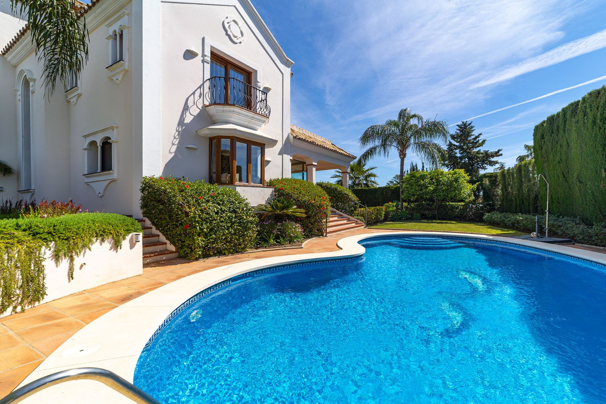 Casa de 4 Dormitorios y 4 Baños en venta en Estepona