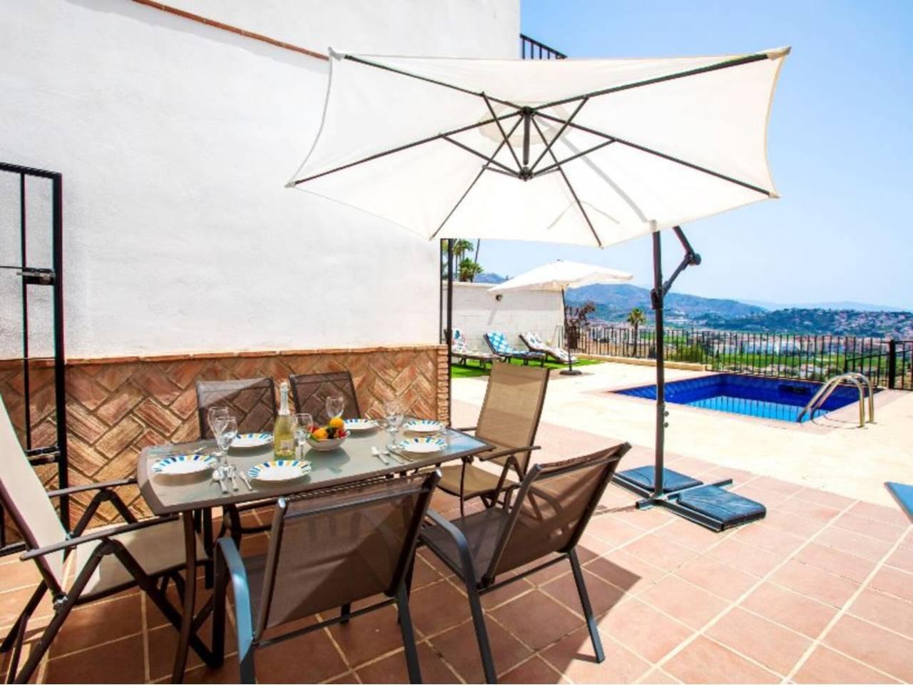 Casa Adosada de 4 Dormitorios en venta en La Herradura