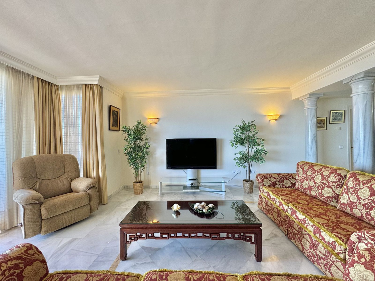 4 спални - Апартамент за продажба в Nueva Andalucia, Marbella