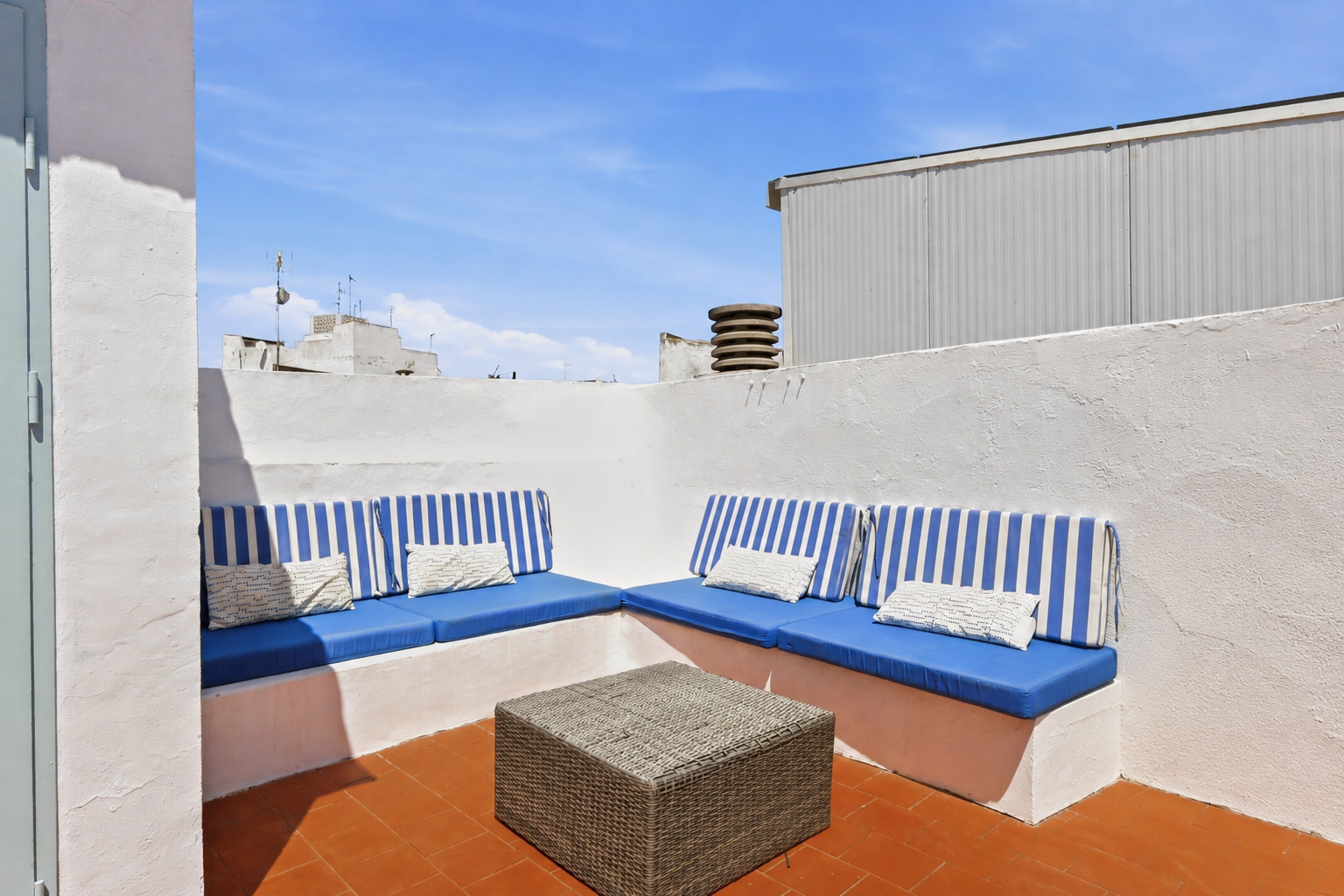 Casa Adosada de 3 Dormitorios en venta en La Alqueria, Estepona