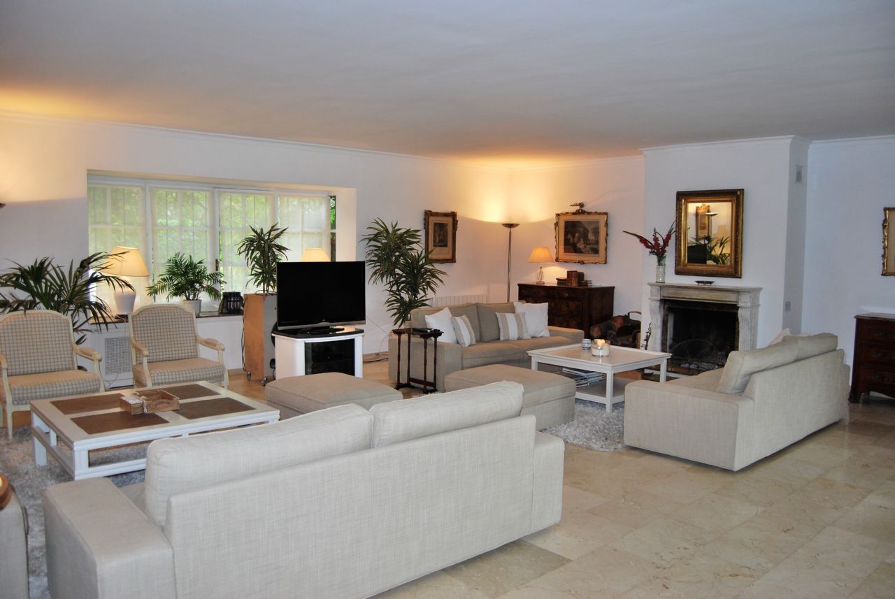 Casa de 8 Dormitorios en venta en Milla de Oro, Marbella