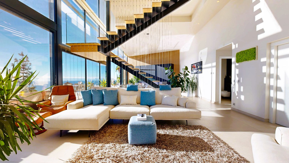 Casa de 4 Dormitorios en venta en Los Monteros, Marbella