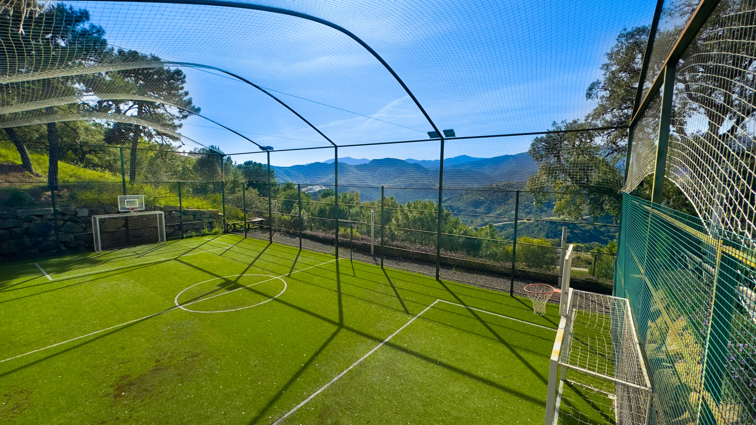 Casa de 6 Dormitorios y 6 Baños en venta en La Zagaleta, Benahavís