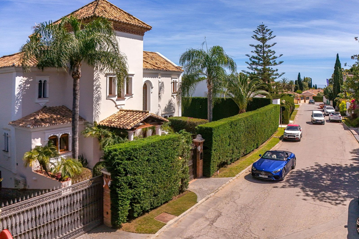 Casa de 4 Dormitorios y 4 Baños en venta en Estepona