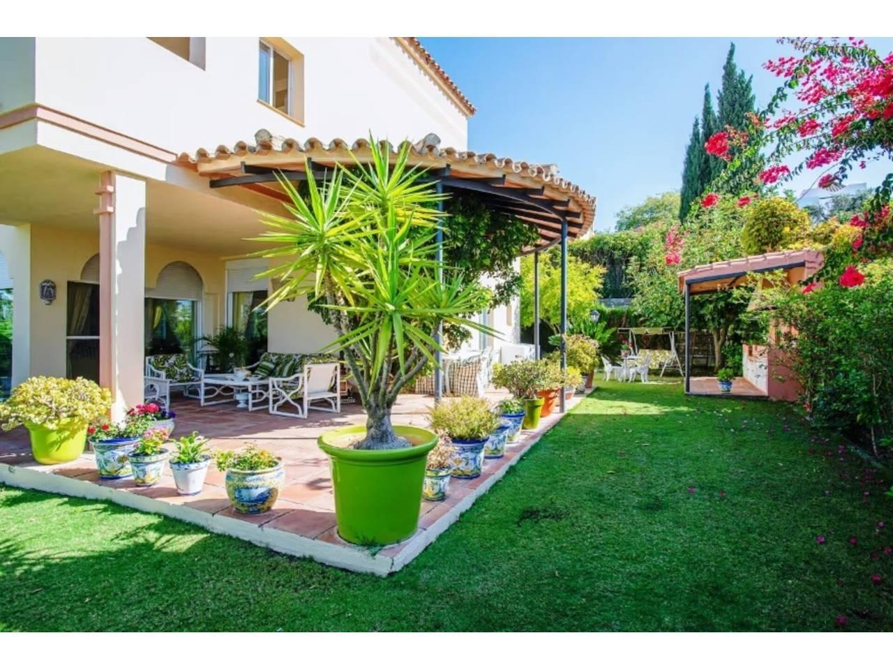 Casa Adosada de 4 Dormitorios y 3 Baños en venta en Sanlúcar de Barrameda