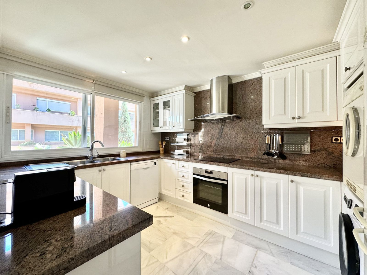 4 спални - Апартамент за продажба в Nueva Andalucia, Marbella