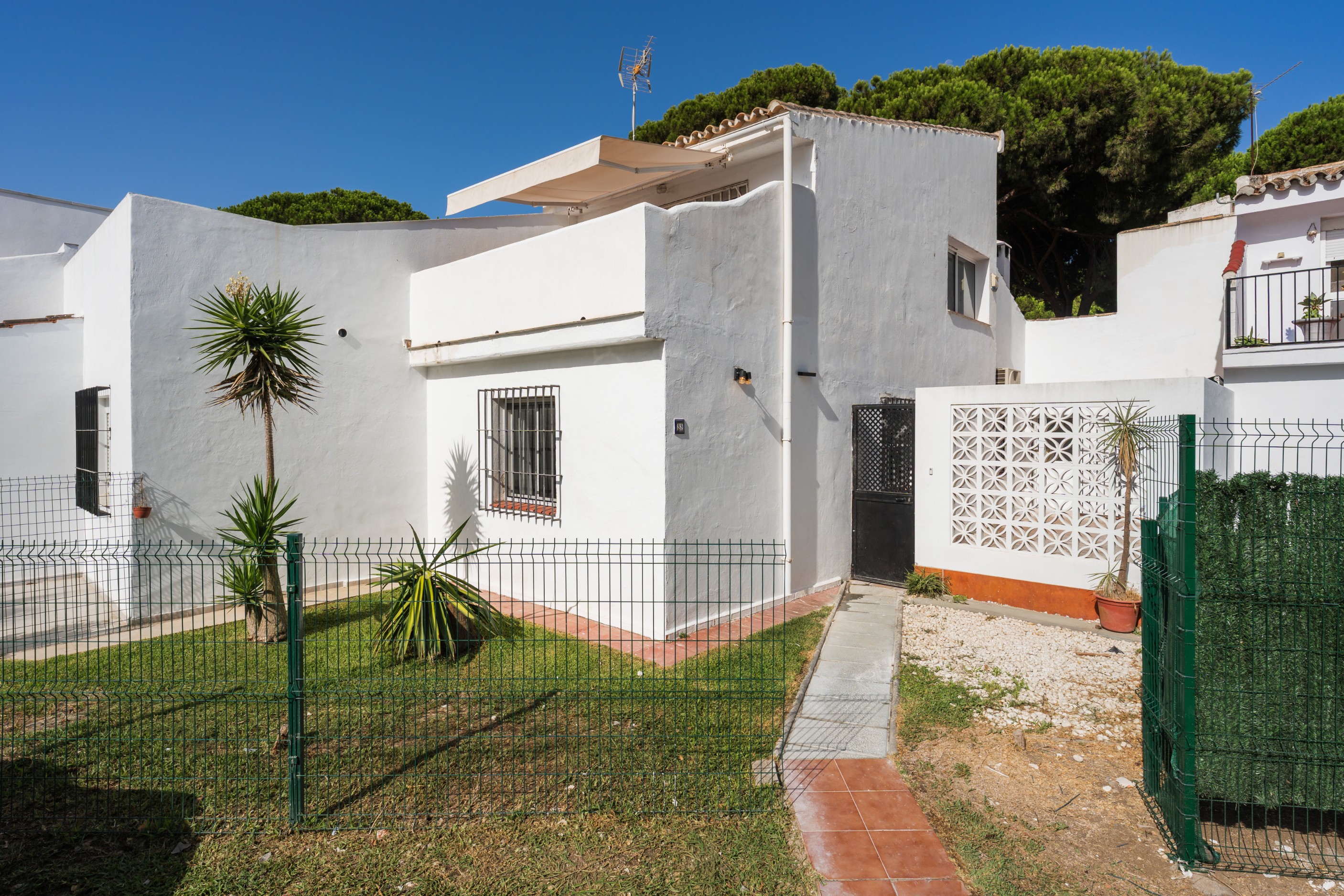 Casa Adosada de 4 Dormitorios en venta en El Paraíso