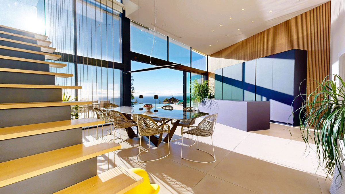 Casa de 4 Dormitorios en venta en Los Monteros, Marbella