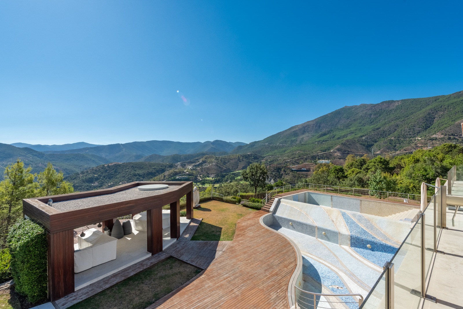 Casa de 6 Dormitorios y 6 Baños en venta en La Zagaleta, Benahavís