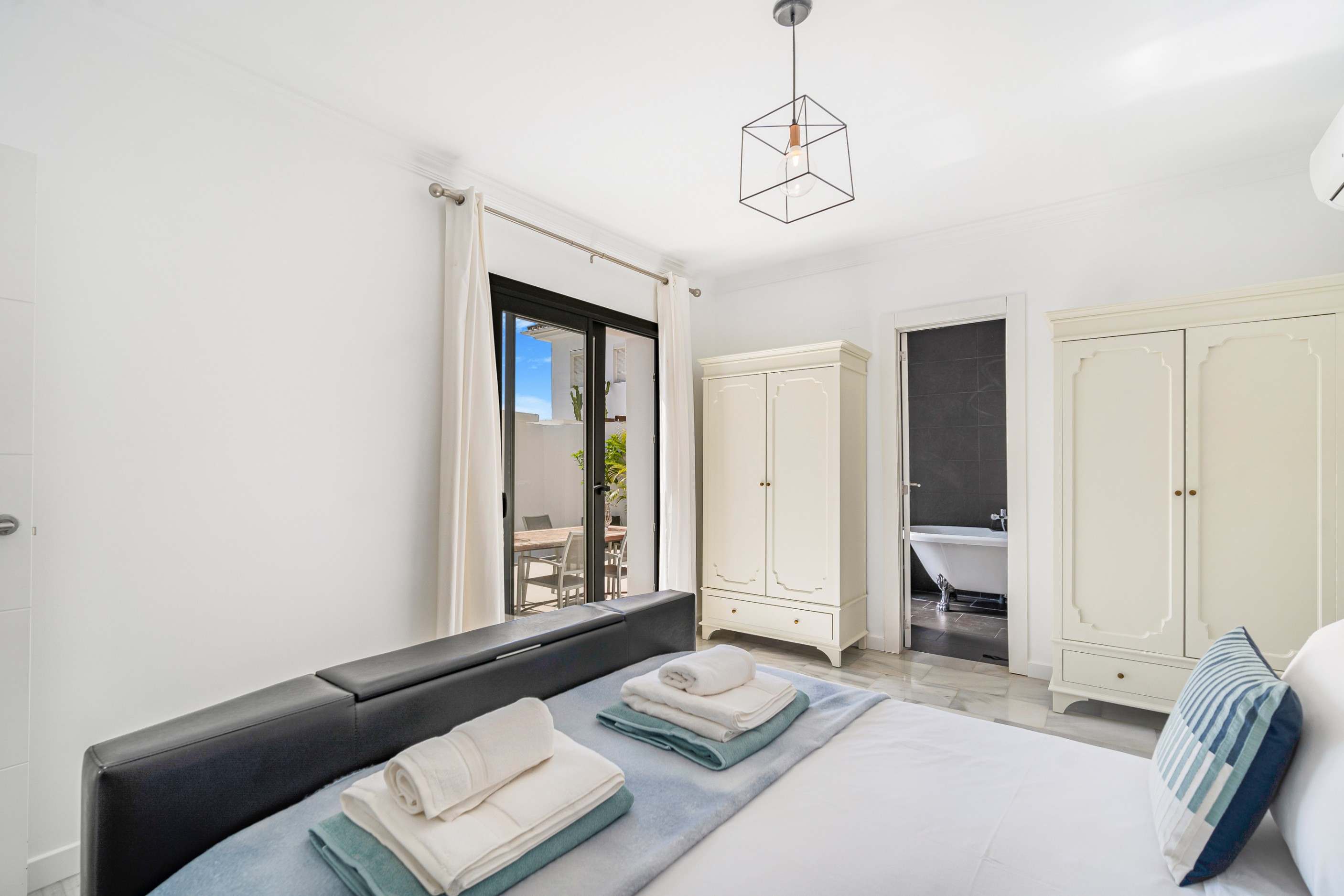 Casa de 4 Dormitorios y 5 Baños en venta en Nueva Andalucía, Marbella