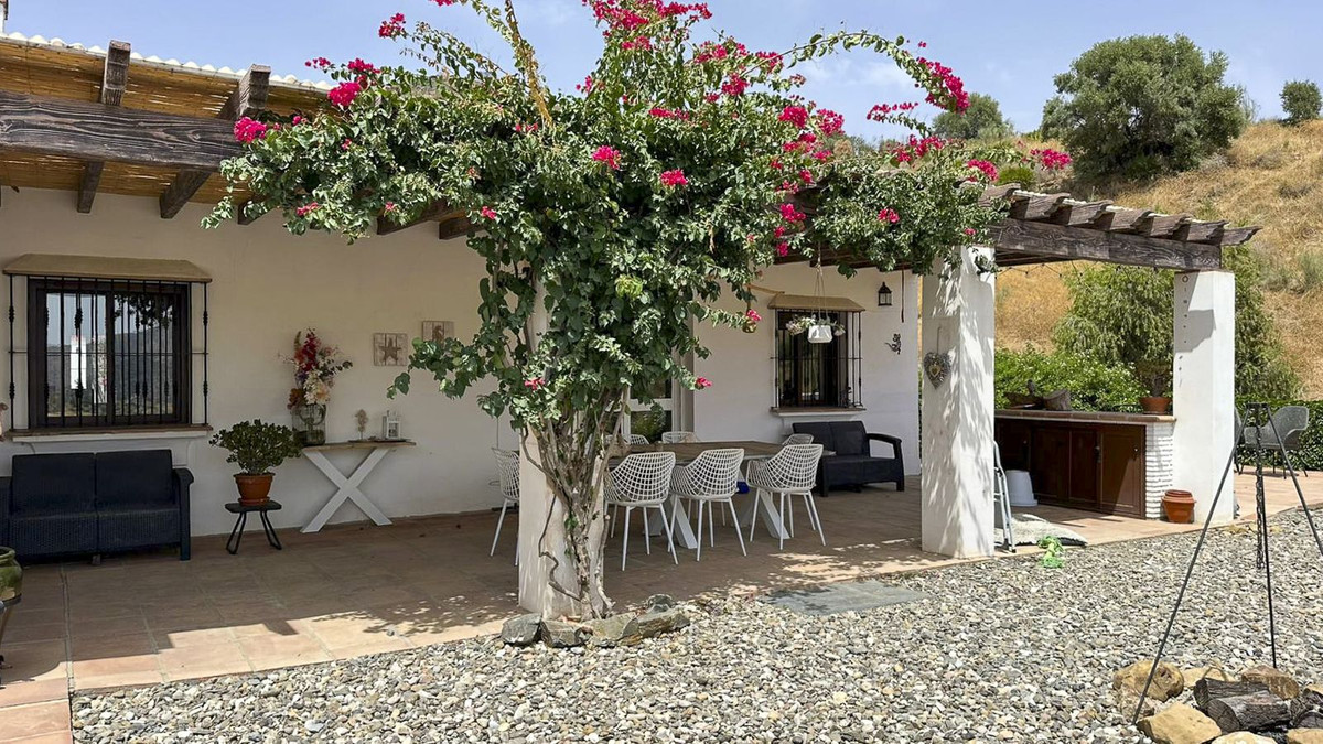 Finca de 3 Dormitorios en venta en Álora