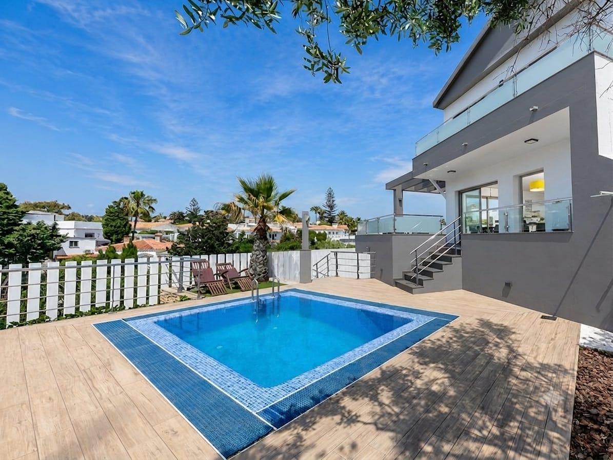 Casa de 3 Dormitorios y 2 Baños en venta en El Faro, Mijas