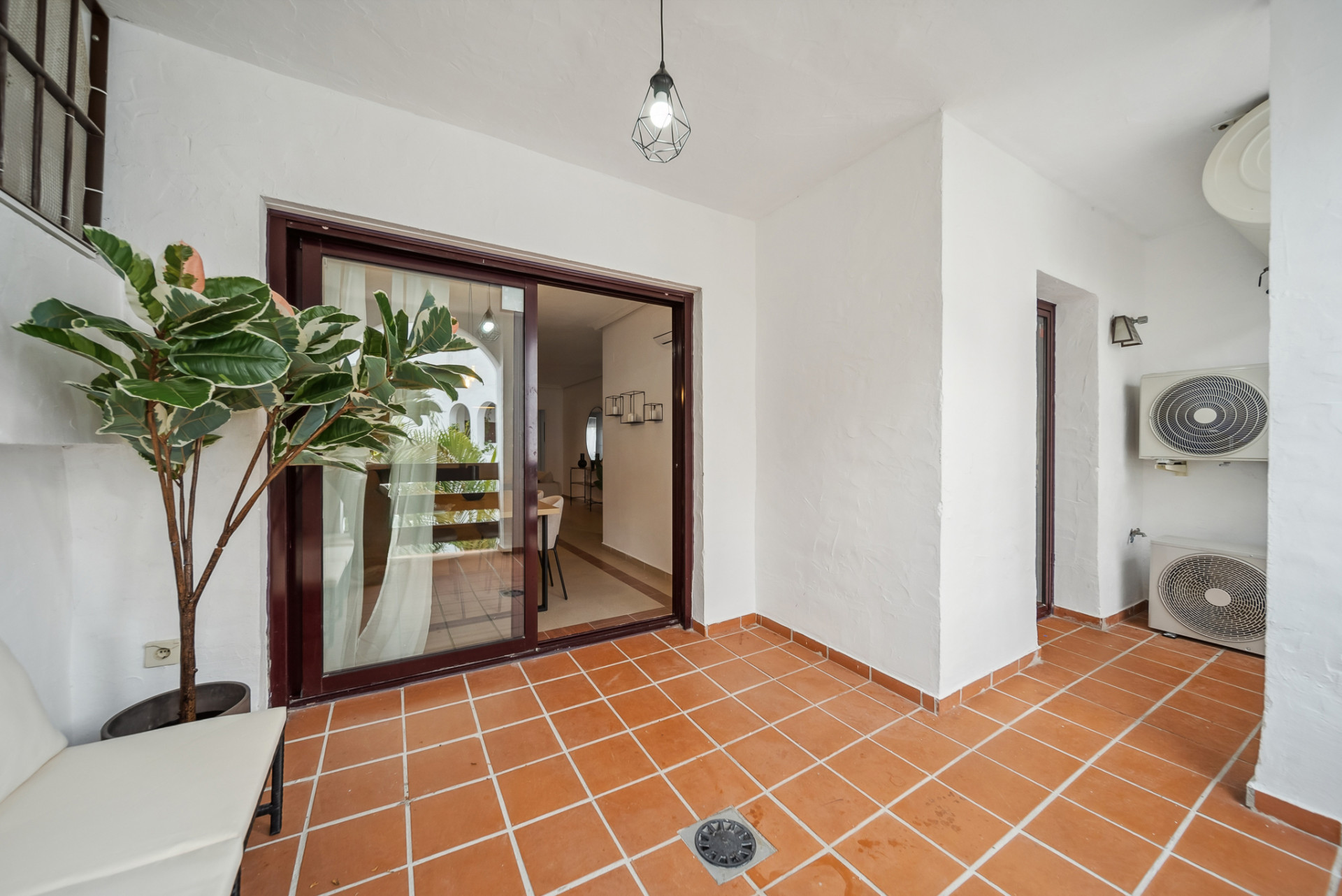 Piso de 2 Dormitorios y 2 Baños en venta en Nueva Andalucía, Marbella