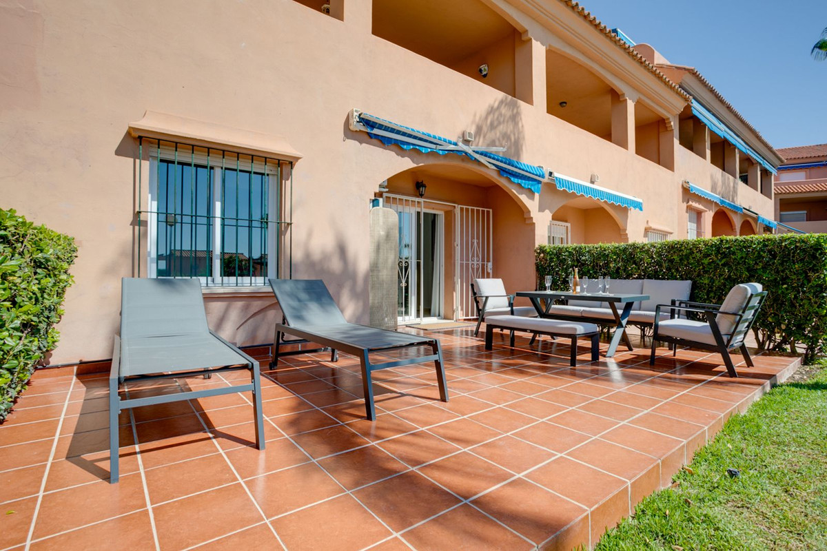 Piso de 2 Dormitorios y 2 Baños en venta en Estepona
