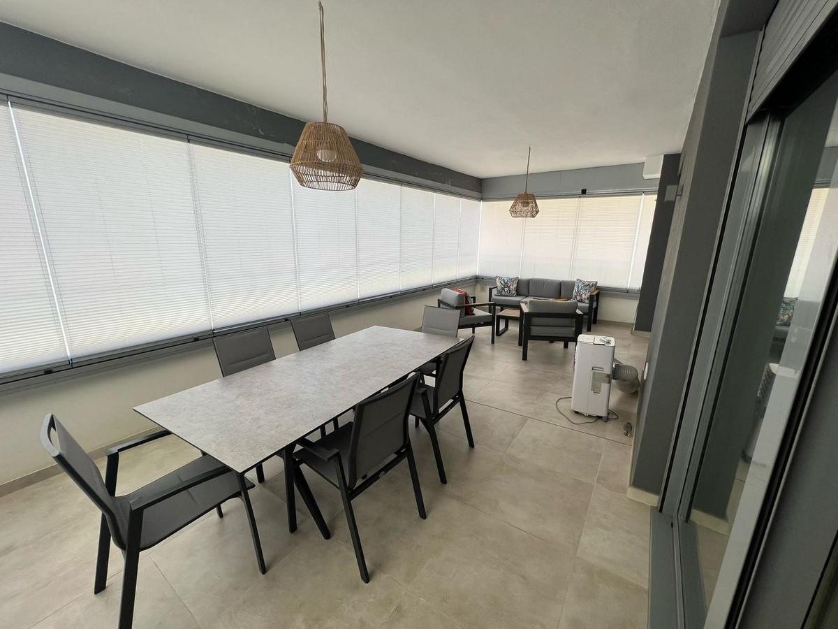 Piso de 3 Dormitorios en alquiler en Nueva Milla de Oro, Estepona