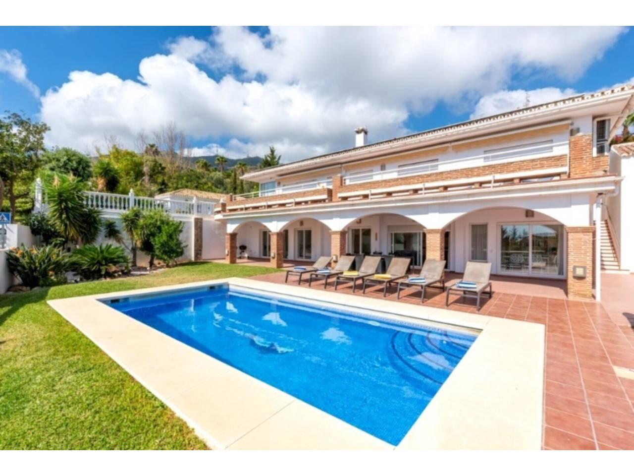 Casa de 7 Dormitorios y 5 Baños en venta en Torrequebrada, Benalmádena