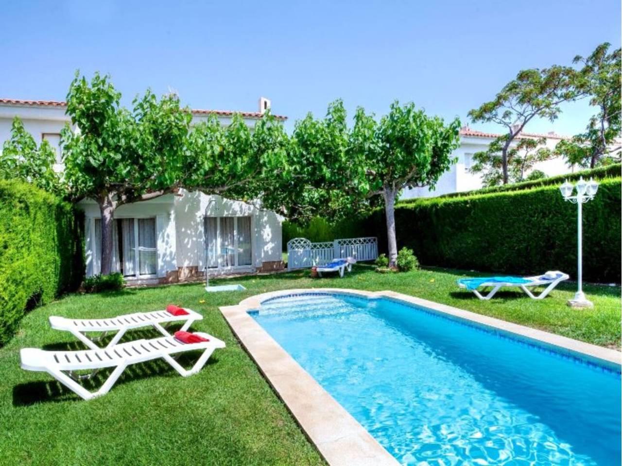Casa Adosada de 4 Dormitorios en venta en Mont-Roig del Camp