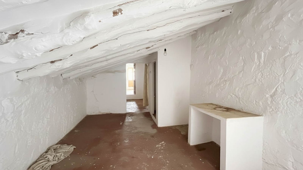 Casa Adosada de 4 Dormitorios en venta en Colmenar