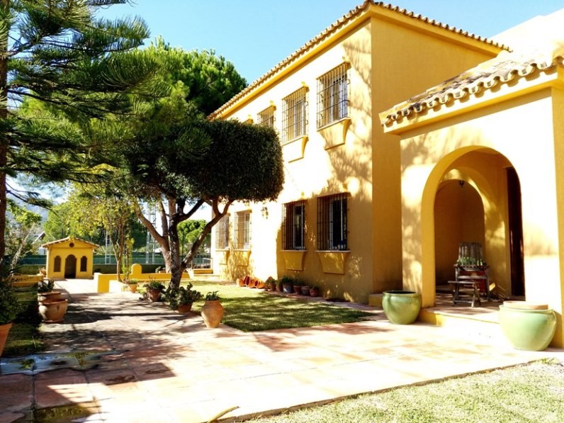 Casa de 9 Dormitorios y 6 Baños en venta en Málaga