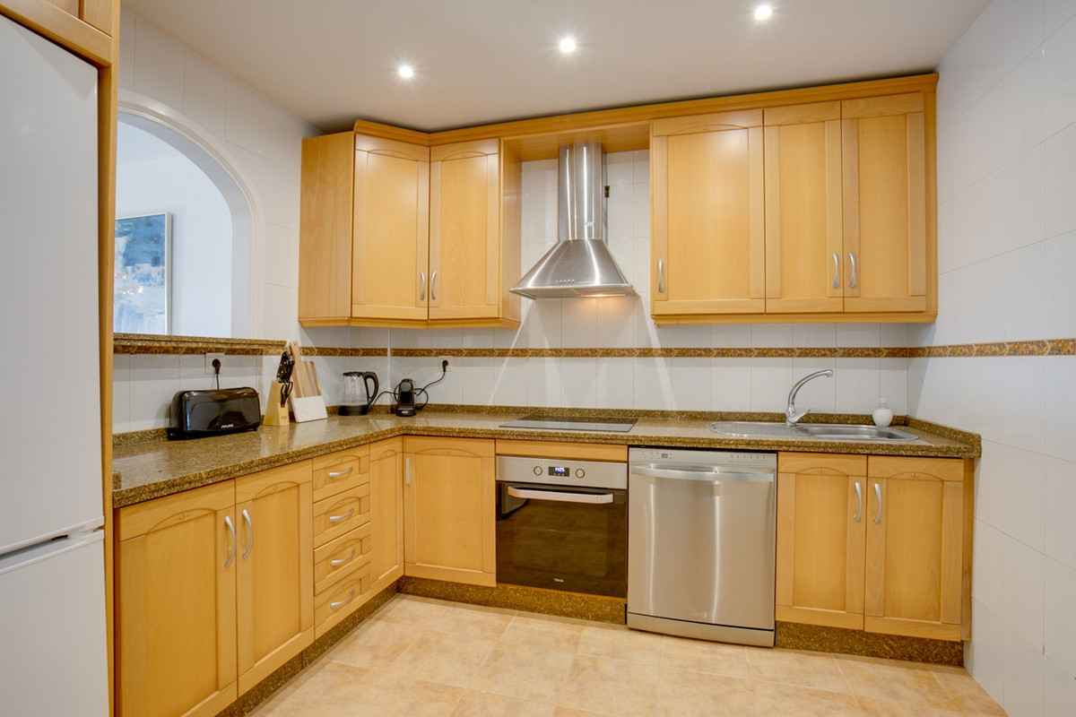Piso de 2 Dormitorios y 2 Baños en venta en Estepona