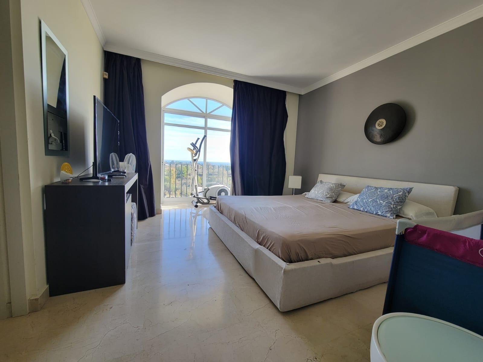 Casa Adosada de 3 Dormitorios en venta en Nueva Andalucía, Marbella