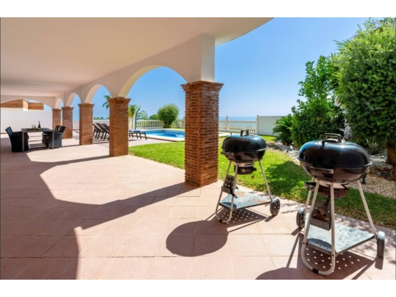 Casa de 7 Dormitorios y 5 Baños en venta en Torrequebrada, Benalmádena