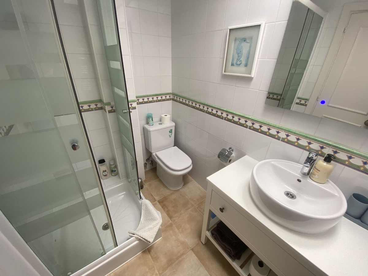 Casa Adosada de 2 Dormitorios en venta en Estepona