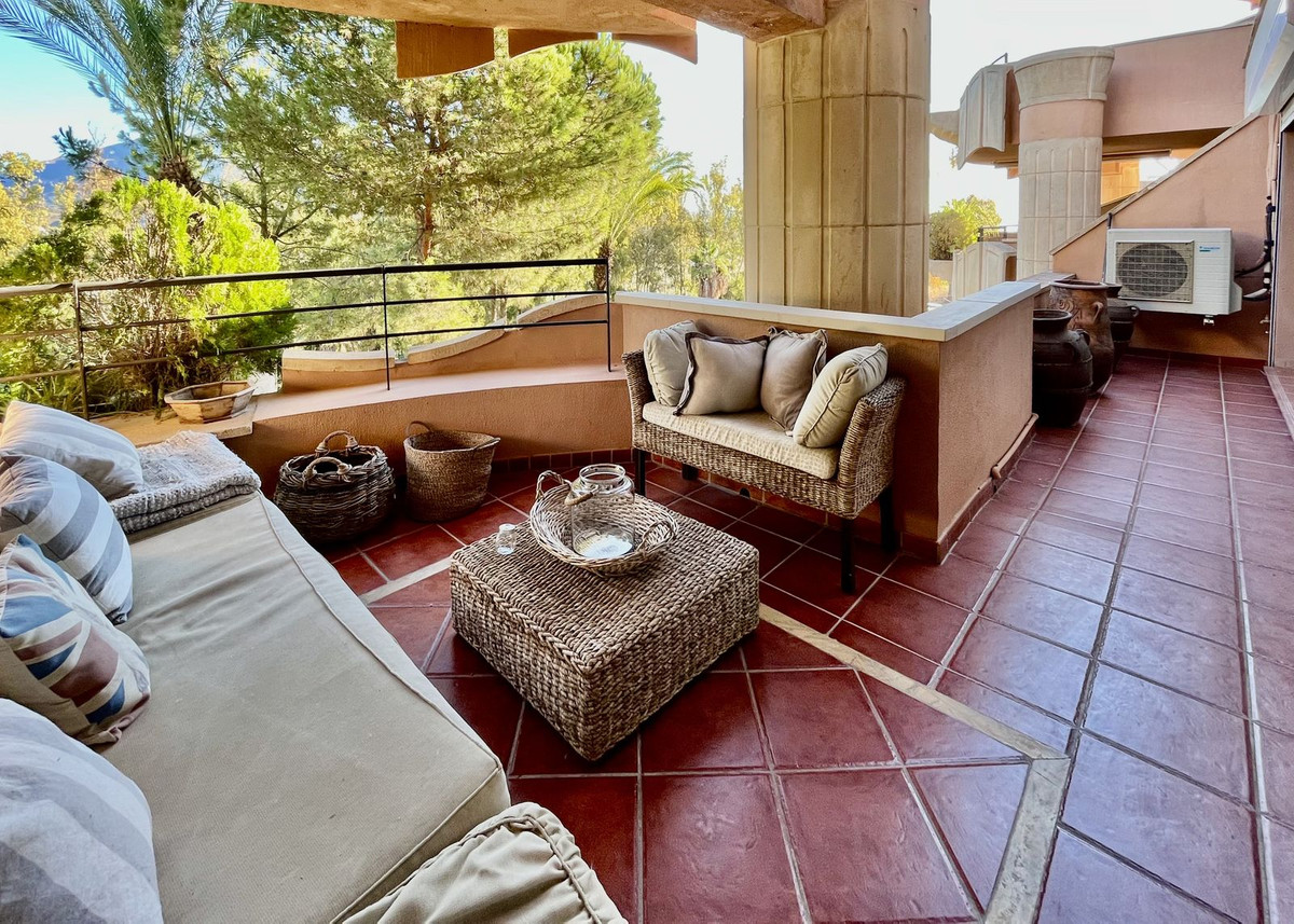 Piso de 2 Dormitorios y 2 Baños en venta en Nueva Andalucía, Marbella