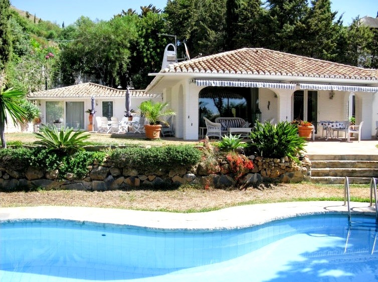 Casa de 3 Dormitorios en venta en Arroyo de la Miel, Benalmádena