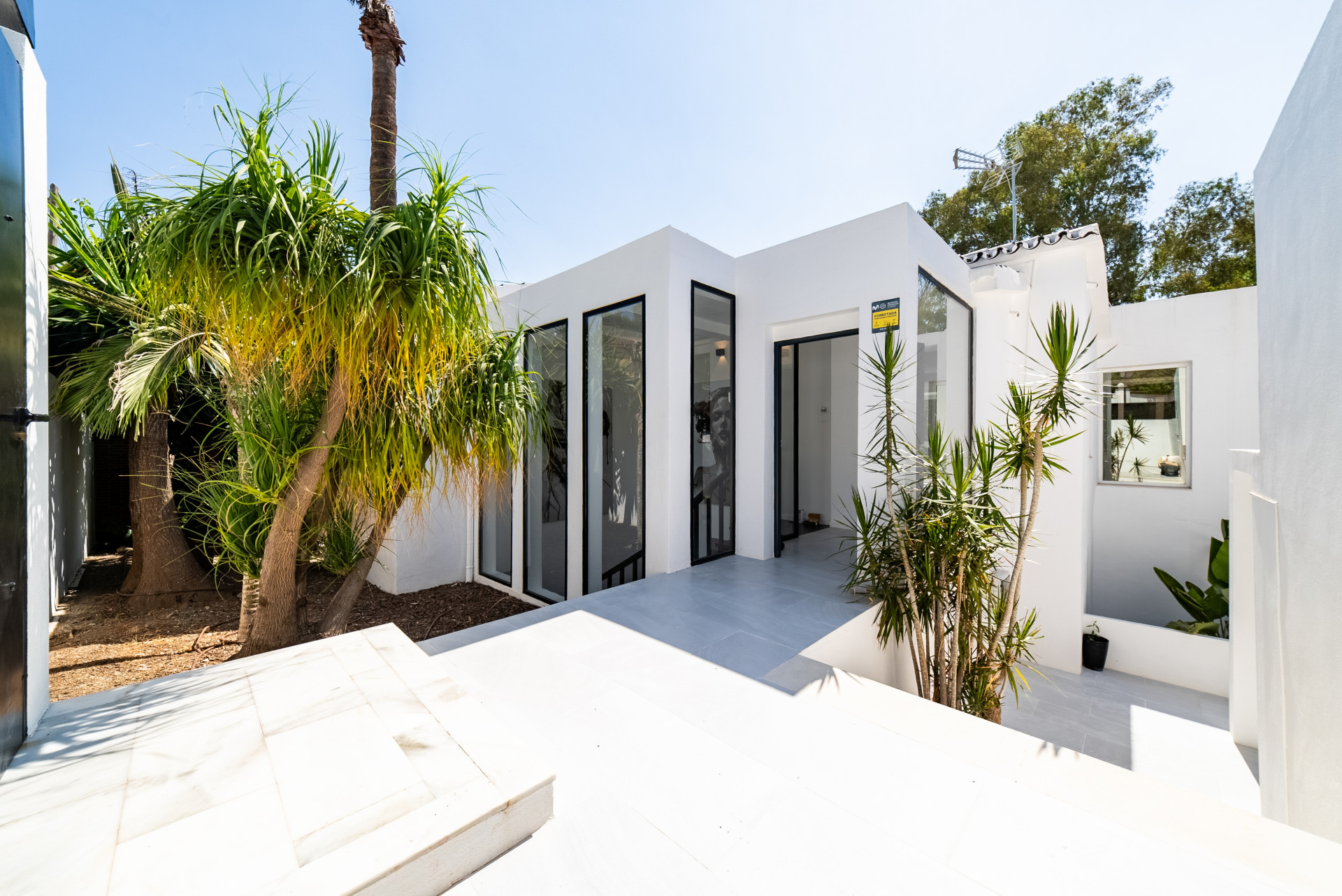 Casa de 4 Dormitorios y 5 Baños en alquiler en Nueva Andalucía, Marbella