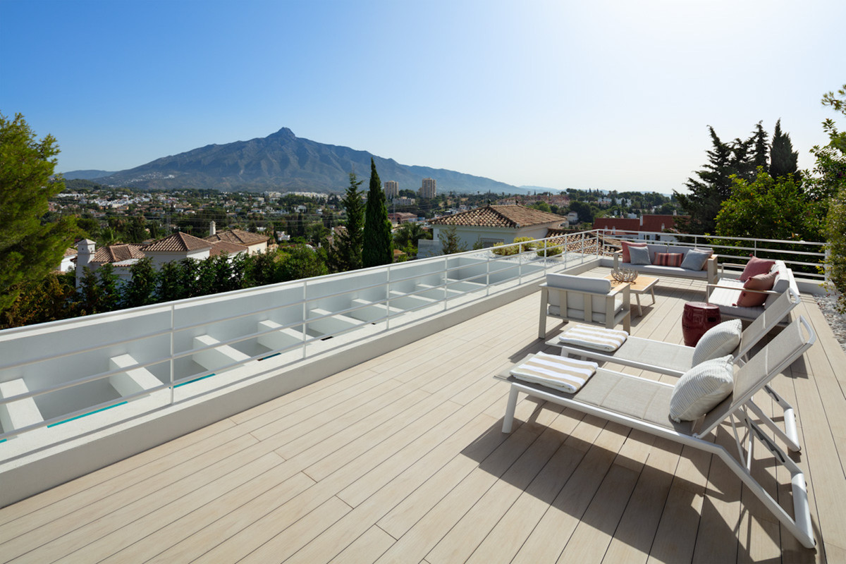 Casa de 5 Dormitorios y 5 Baños en alquiler vacacional en Nueva Andalucía, Marbella