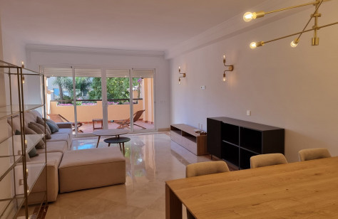 Ático de 4 Dormitorios y 5 Baños en alquiler en Nagüeles, Marbella