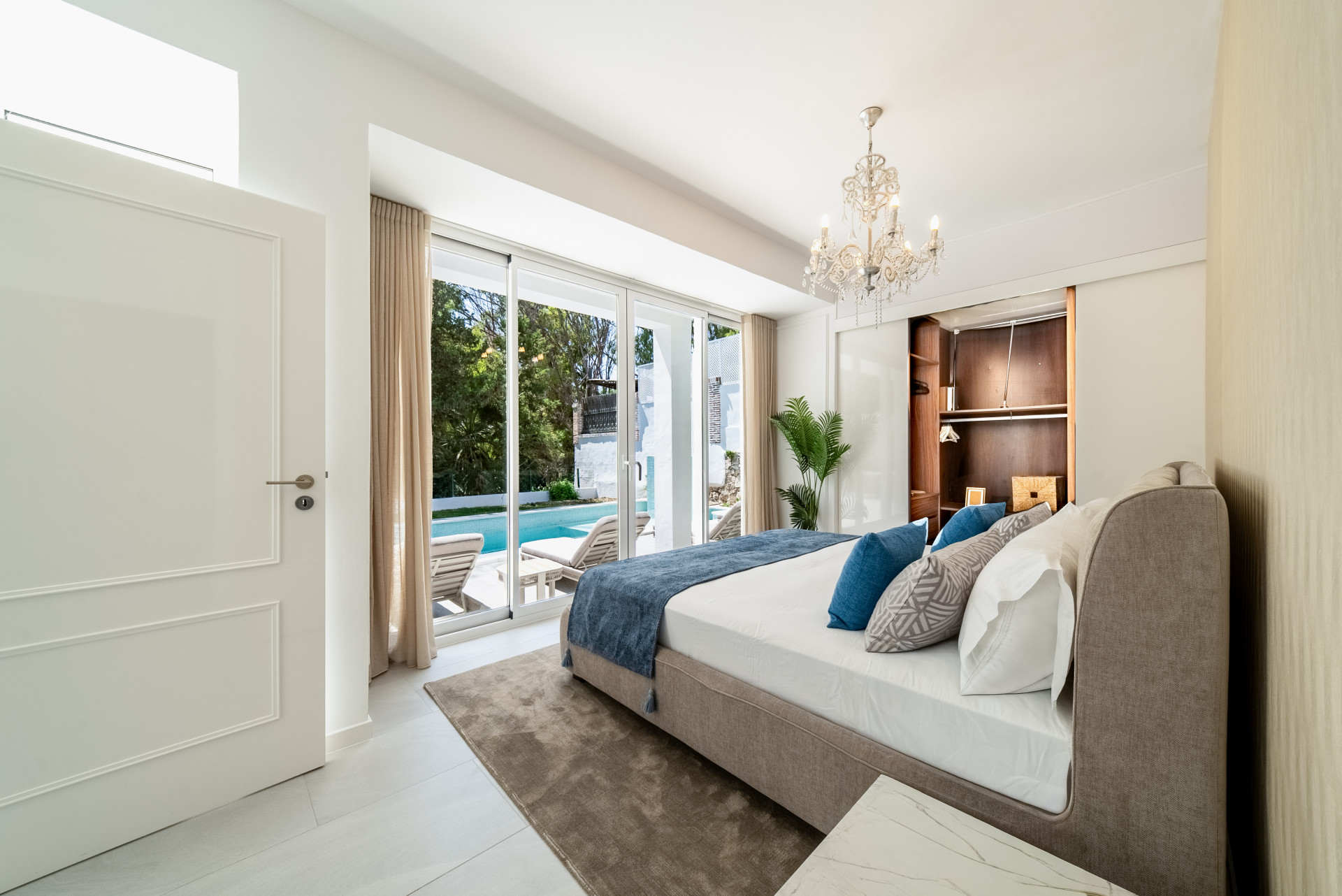 Casa de 4 Dormitorios y 5 Baños en alquiler en Nueva Andalucía, Marbella