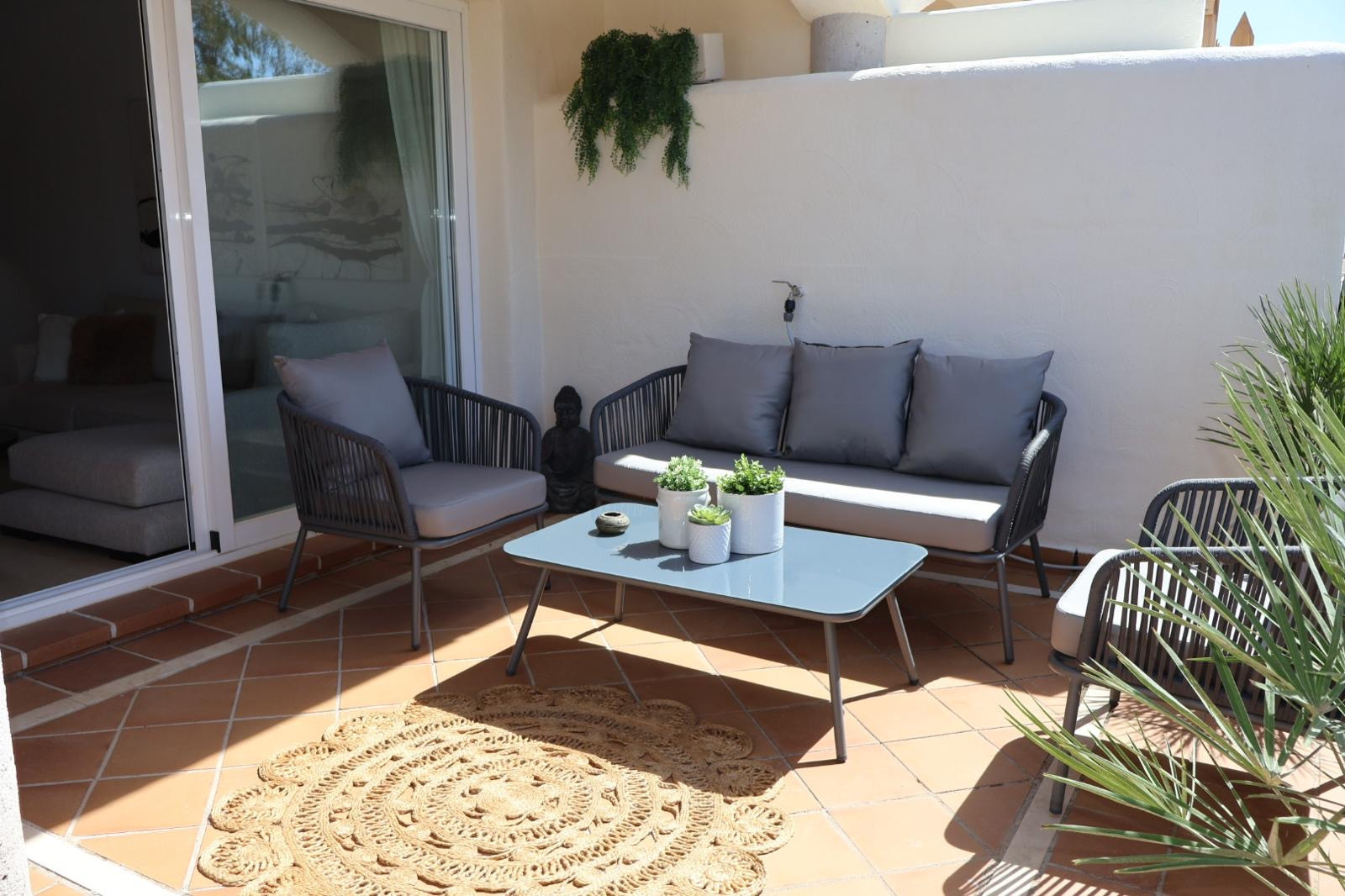 Piso de 2 Dormitorios en venta en Elviria, Marbella