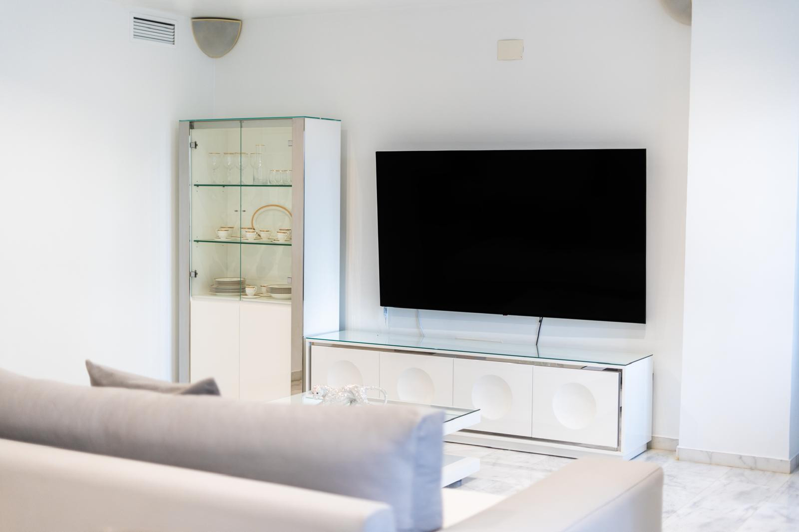 Casa de 4 Dormitorios y 5 Baños en alquiler vacacional en Las Chapas, Marbella