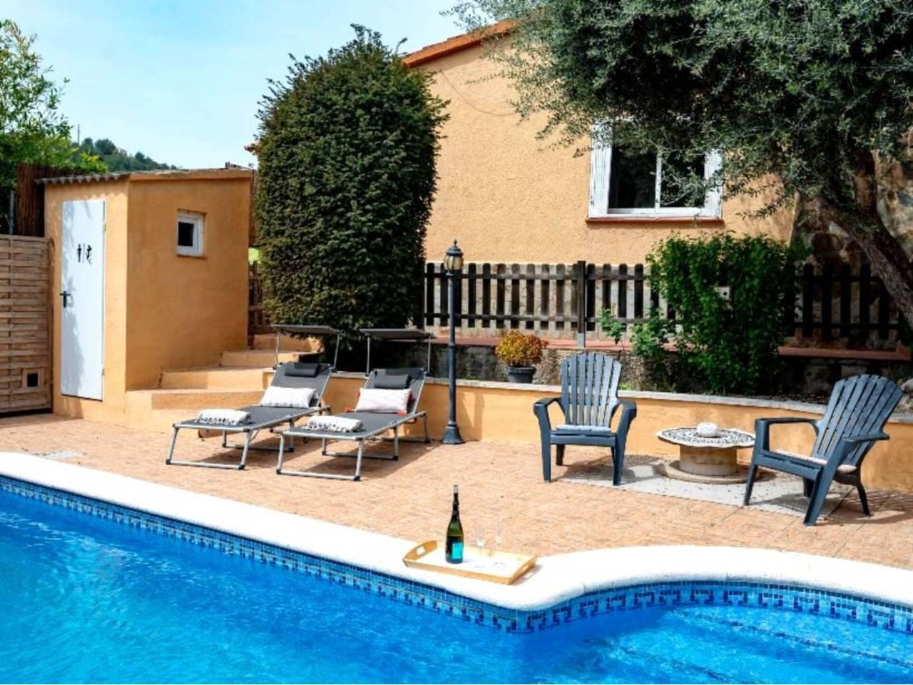 Casa Adosada de 3 Dormitorios en venta en Castellet i La Gornal